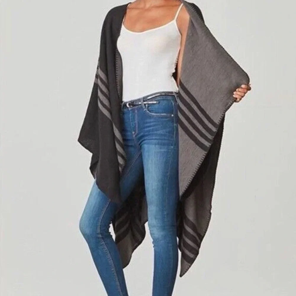 BB Dakota Reversible Stripe Cape Poncho Black Gray OS